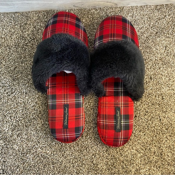 Victoria secret NWOT Slippers Size L 9-10 Condition is "New Christmas Mule Slide - Picture 10 of 12
